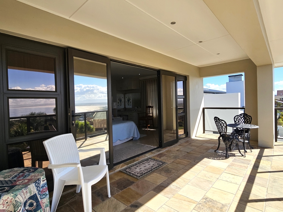 5 Bedroom Property for Sale in Wavecrest Eastern Cape